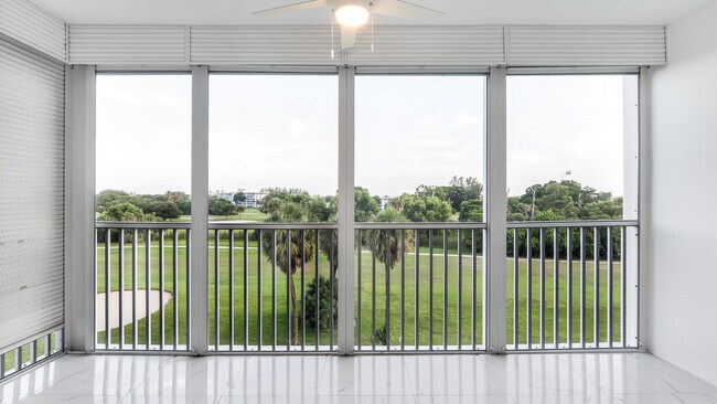 Building Photo - 3000 N Palm Aire Dr