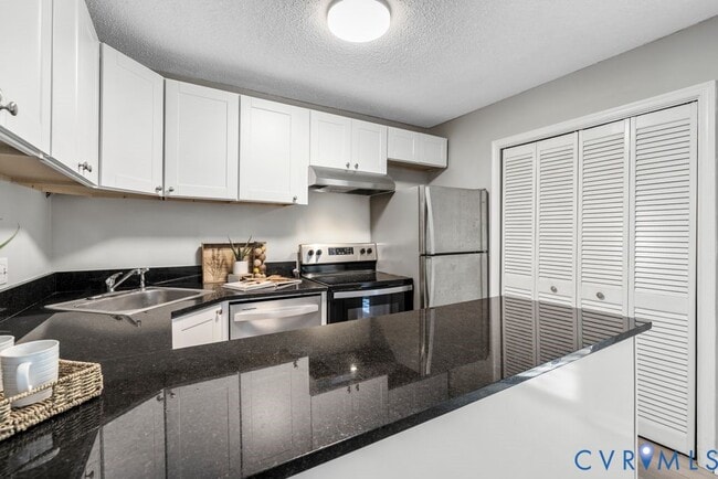Building Photo - 31 Huneycutt Dr
