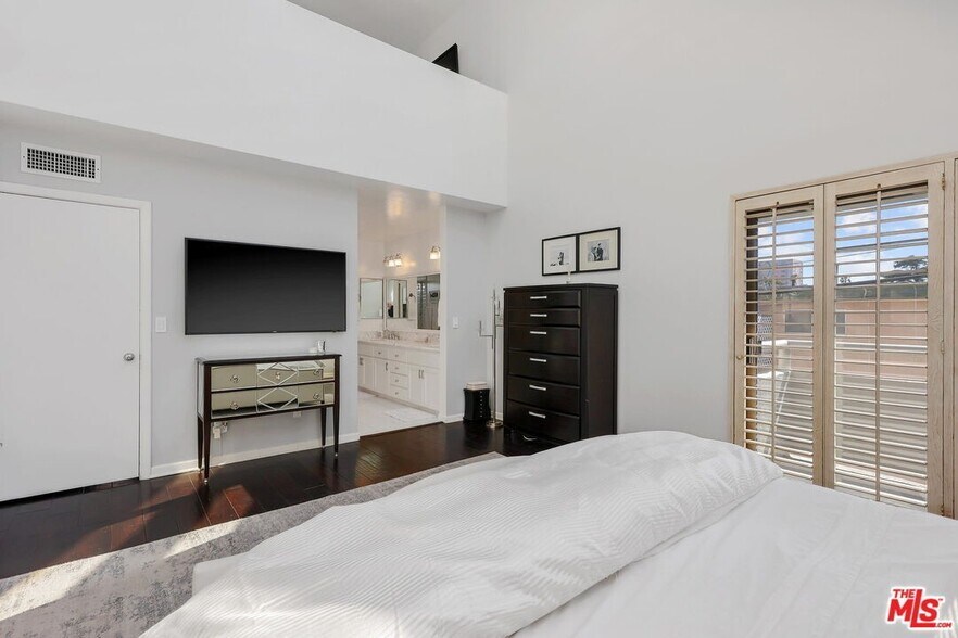 Building Photo - 1044 10th St