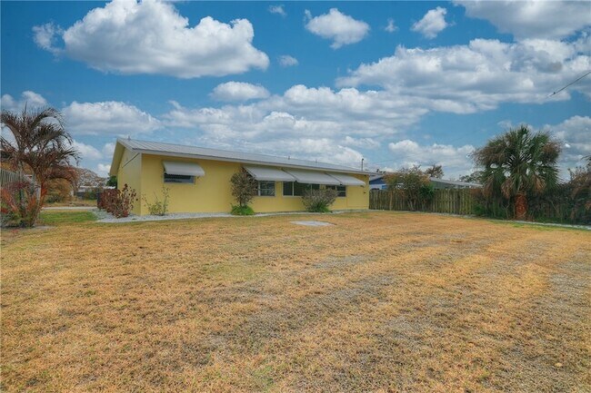 Building Photo - 866 Gilbert St