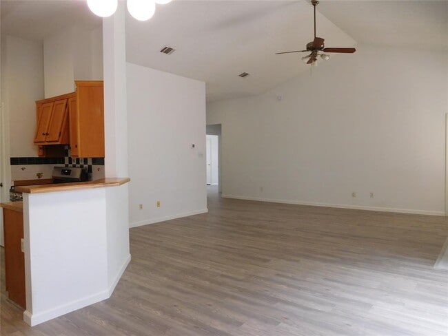 Building Photo - 2202 Quiet Wood Dr