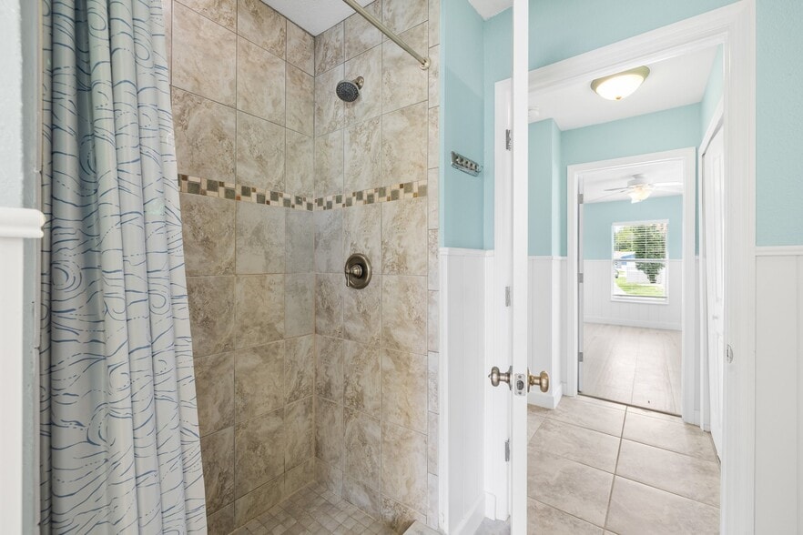 Building Photo - 5541 Bayou Grande Blvd NE