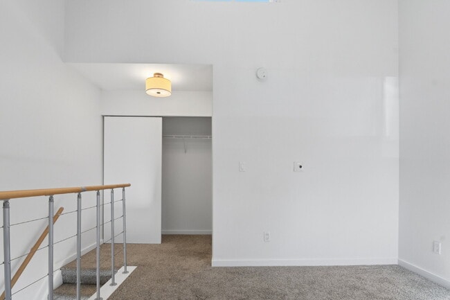 Building Photo - $1,540.95- 1 Bed, 1 Bath Lofted Apartment in Lakewood with Central AC!