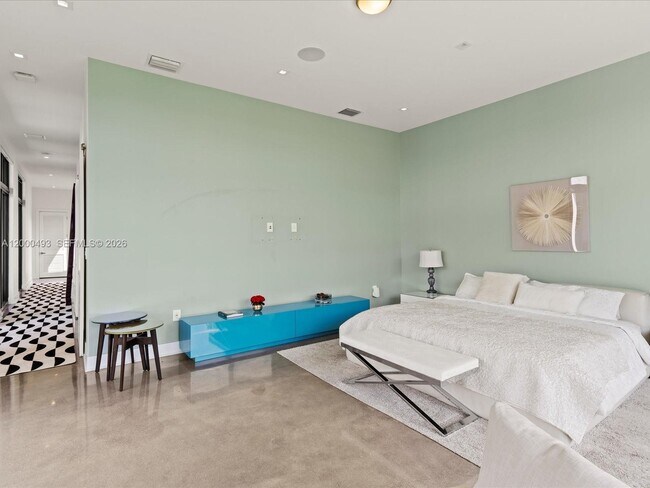 Building Photo - 16650 Sunset Way