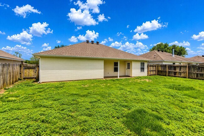 Building Photo - ***6206 SW Meadow Well Avenue***