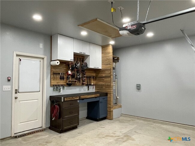 Building Photo - 532 Peony Ct