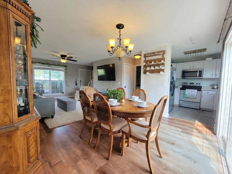 Building Photo - 1764 Bouton Dr