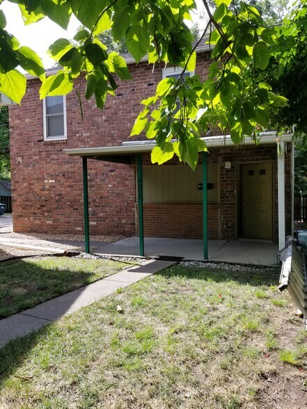 Building Photo - 503 W Kansas St