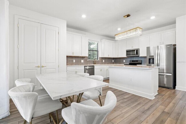 Building Photo - 16235 Pine Mist Dr