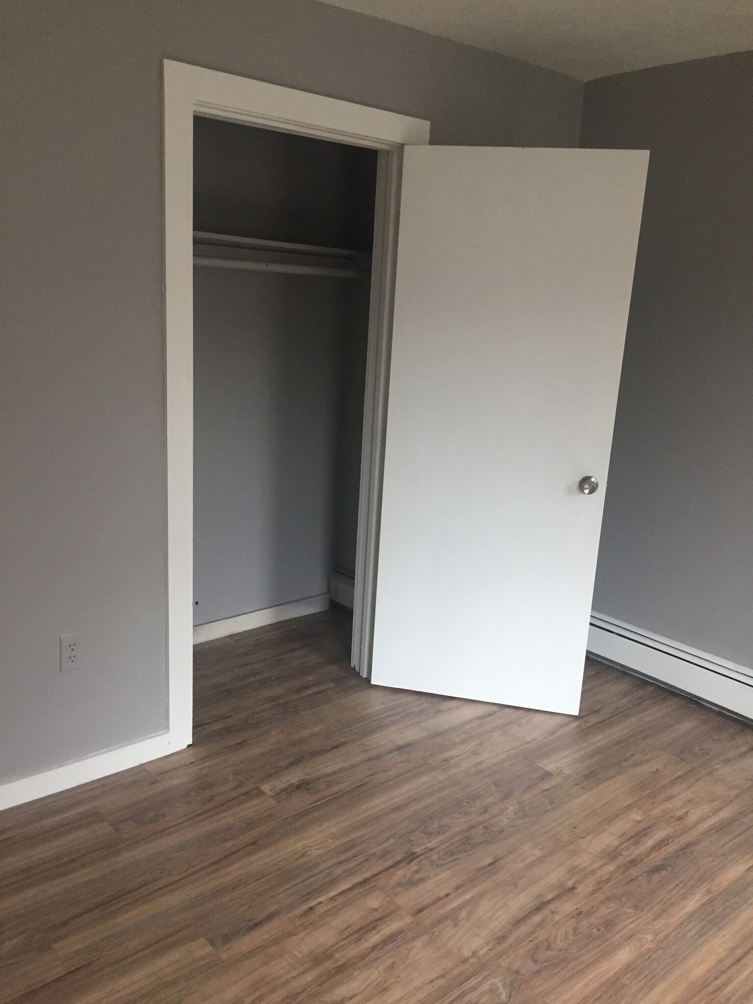 Building Photo - 33 Poplar St