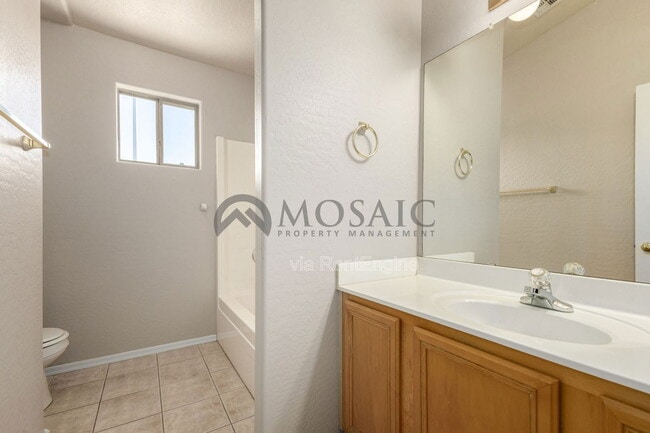 Building Photo - 1260 S Lindsay Rd