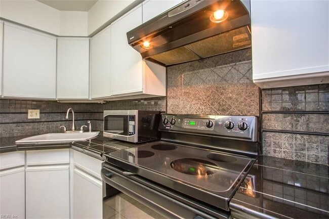 Building Photo - 1210 Stockley Gardens