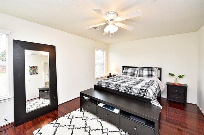 Building Photo - 7215 Ravenswood