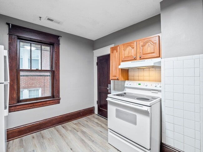 Building Photo - 524 Riverland Rd SE