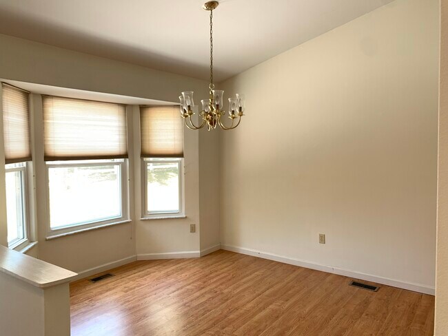 Building Photo - 7188 Oak Stream Dr
