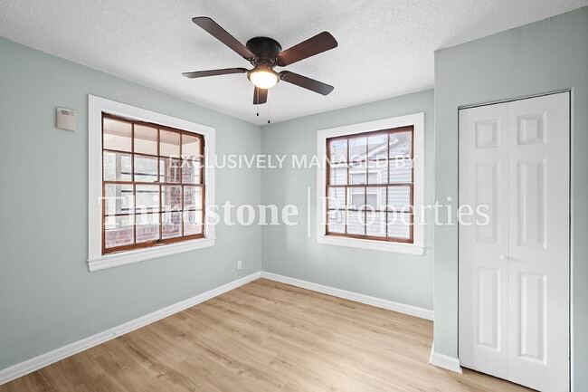 Building Photo - 8057 Oakwood St