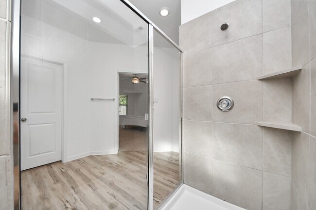 Building Photo - 1114 Bulwark