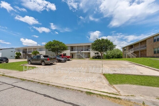 Building Photo - 518 Dukeway Dr