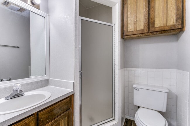 Building Photo - 2805 Meadow Park Dr