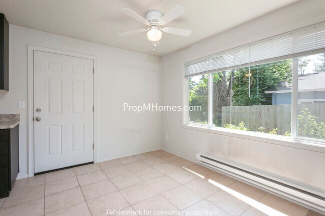 Building Photo - 15535 NE Glisan St