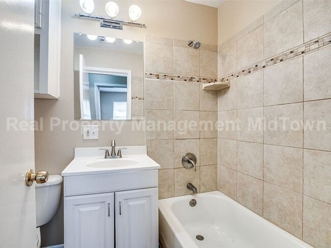 Building Photo - Charming 3-Bedroom Home with Spacious Yard...