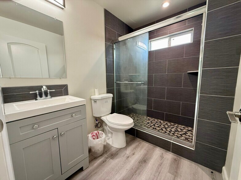 Hallway bathroom - 1141 W 49th St