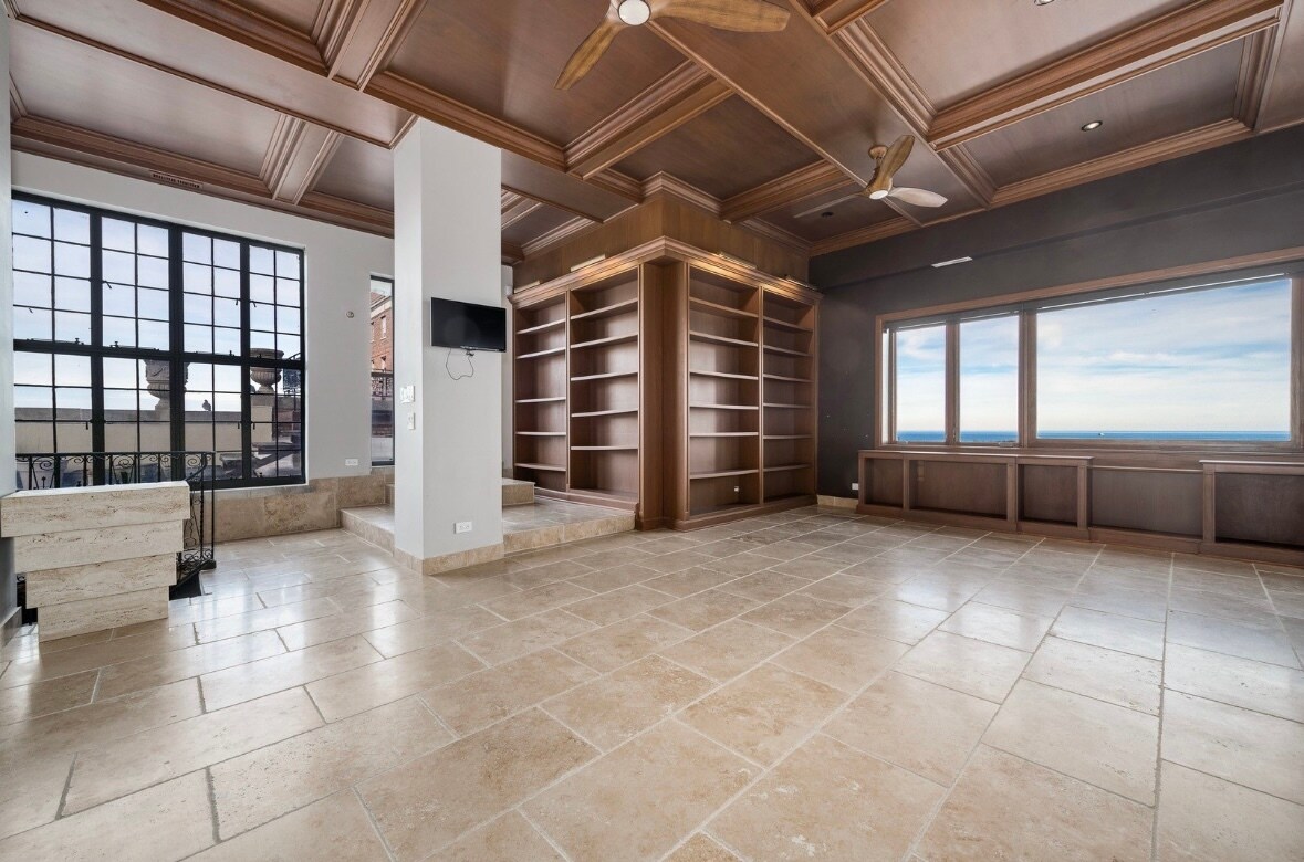 Building Photo - 707 W Junior Ter