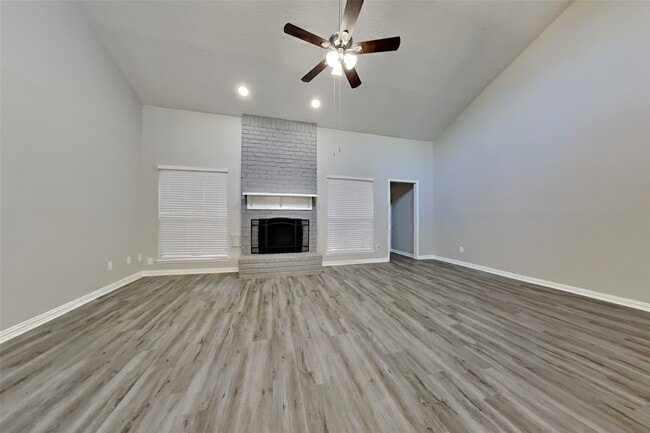 Building Photo - 11835 Hillbrook Dr