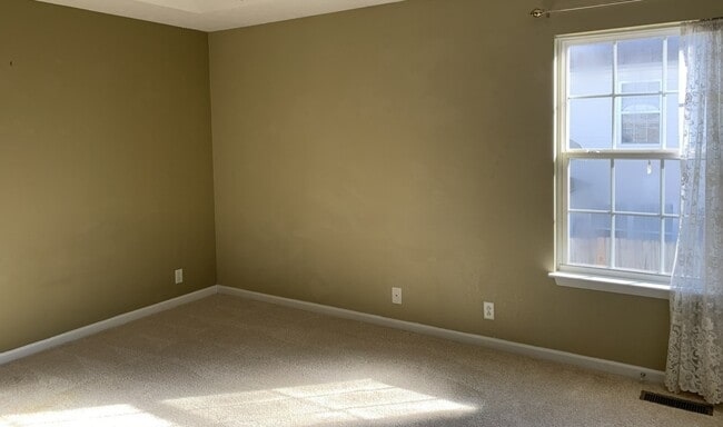 Building Photo - 333 Arapaho Dr