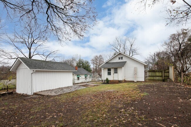Building Photo - 350 Bassett Ave