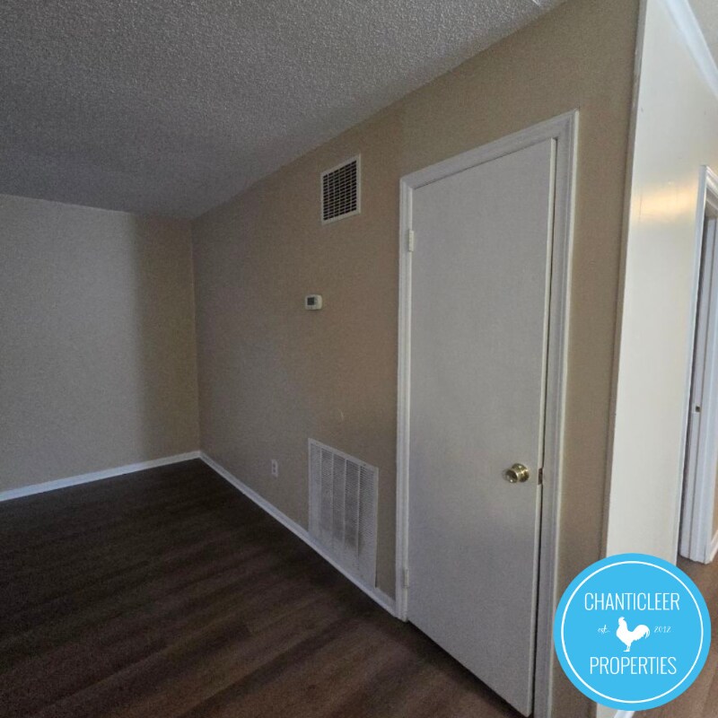 Building Photo - 115 Florence St