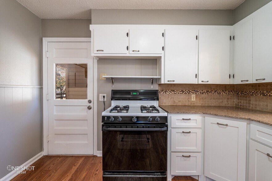 Building Photo - 1002 S San Jose Dr