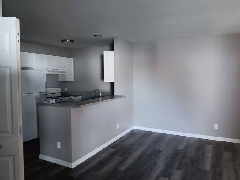 Building Photo - 101 Sandstone Ct