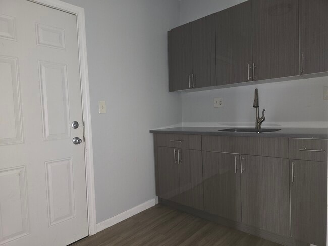 Primary Photo - 31 Whittier St