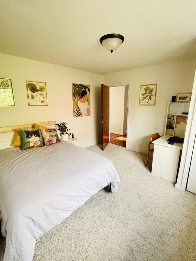 Building Photo - Stunning 4Bed 2bath House in Point Breeze!...