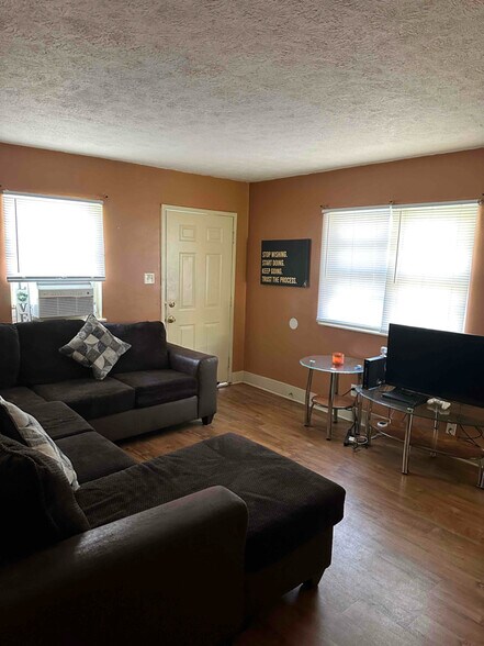 Building Photo - 1275 Farley Dr