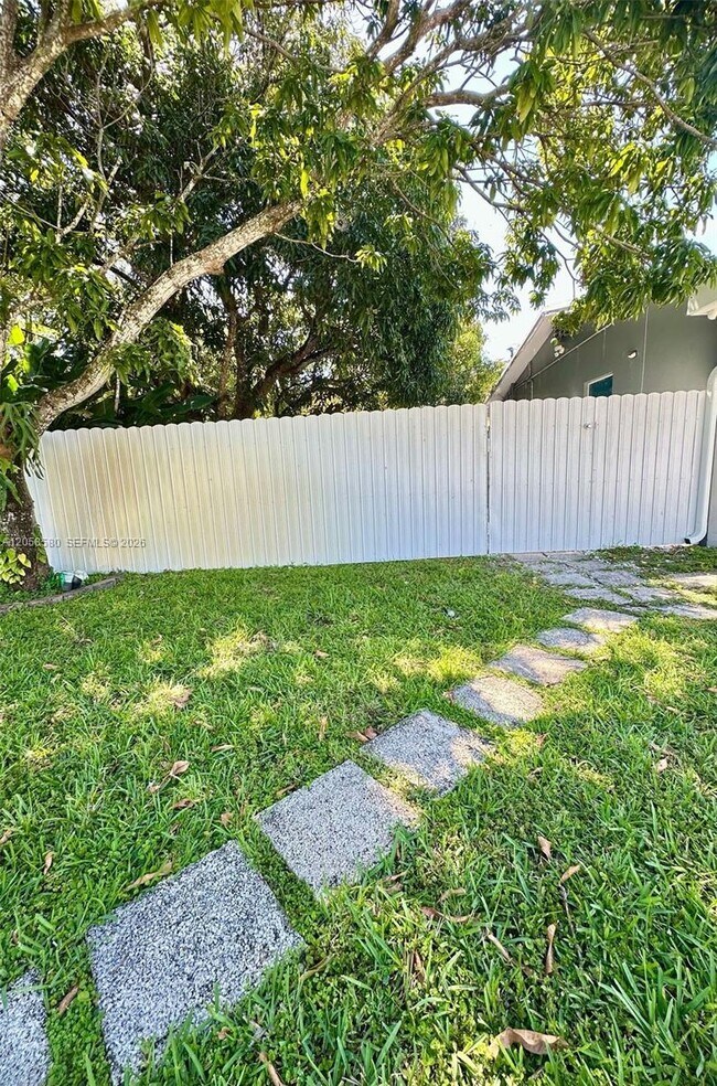 Building Photo - 40 Sutton Rd