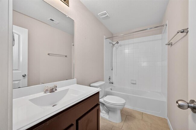 Building Photo - 3026 Village Creek Dr