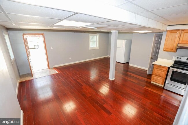 Building Photo - 103 Waelchli Ave