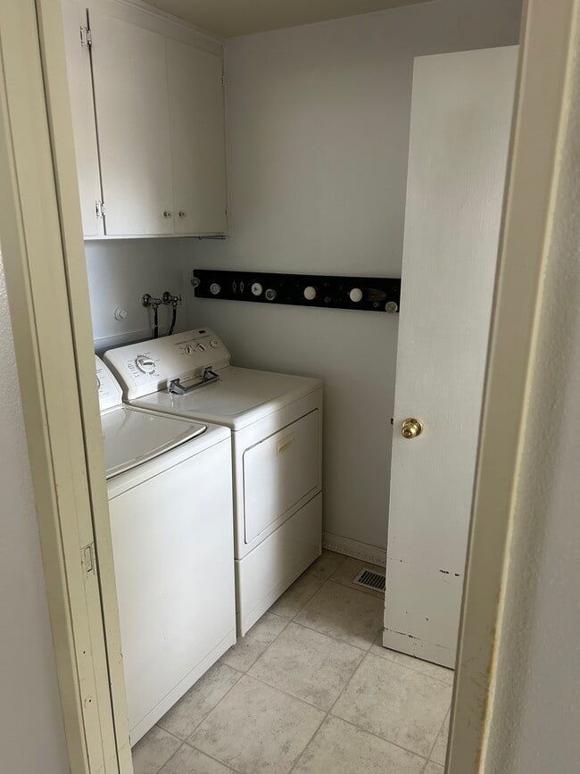 Building Photo - 6611 52nd Ave W