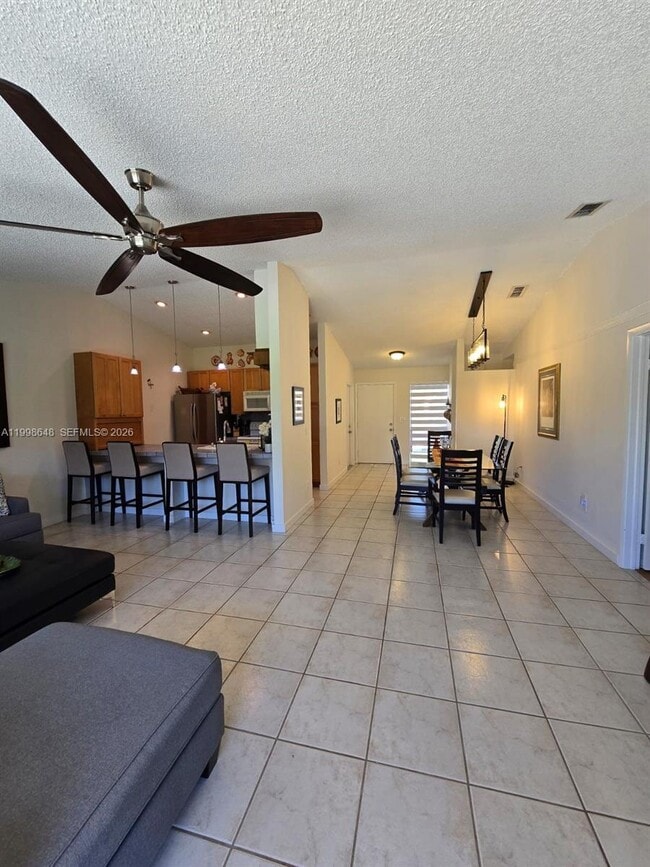 Building Photo - 5 Rogart Cir