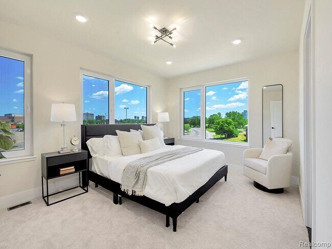 Building Photo - 741 Smart Town Dr