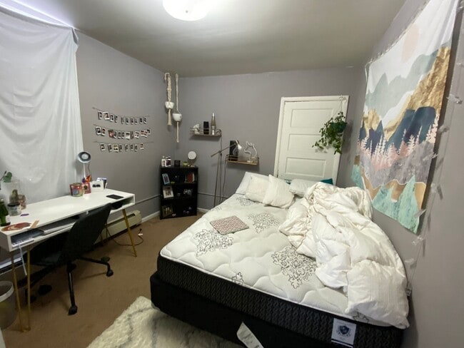 Building Photo - 1204 Kenwood Ave