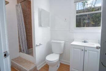 Building Photo - 342 Vine St