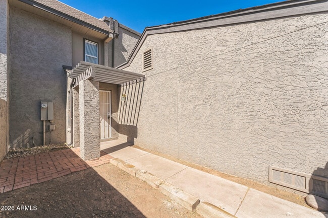 Building Photo - 2338 W Lindner Ave