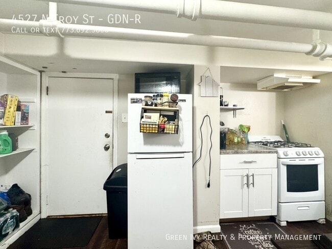 Building Photo - 4527 N Troy St