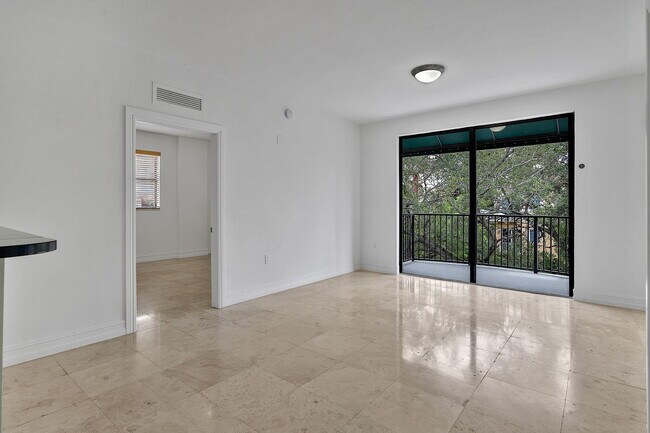 Building Photo - 1650 Galiano St