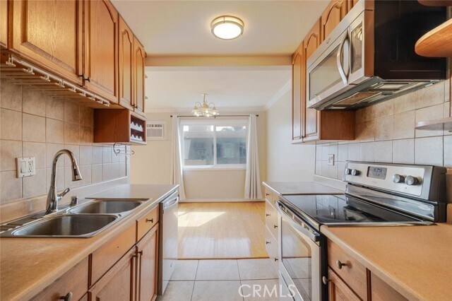 Building Photo - 1344 N Martel Ave