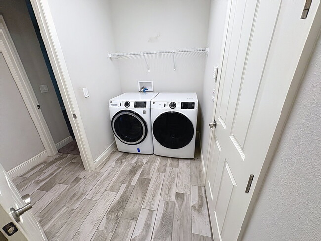 Building Photo - 11220 Fish Eagle Dr