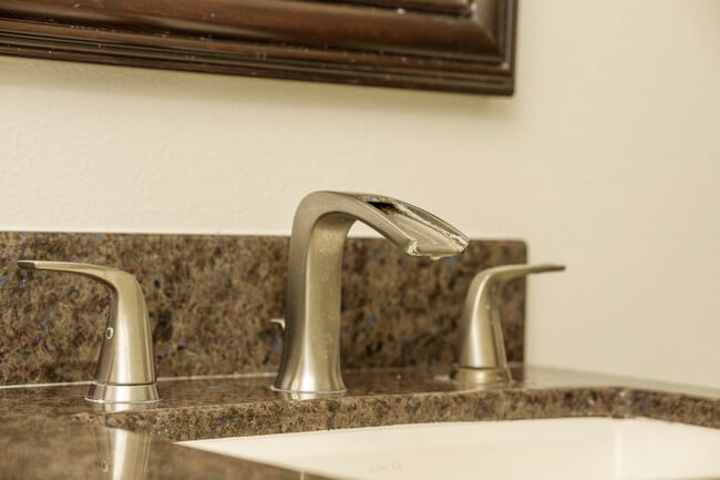 Building Photo - 8562 Sandy Hook Dr